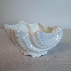 Bone china shell-shaped sweet dish by Coalport 'Countryware' - Discontinued